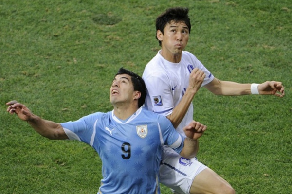 d22c635d7658e8cf9748c334df83349b-getty-fbl-wc2010-match49-uru-kor.jpg