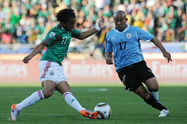 3185119fa34a44159059b978abaed920-getty-fbl-wc2010-match33-mex-uru.jpg