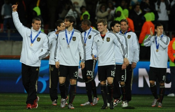 9620ba9d2fbc2e8c395d7ee38304b952-getty-fbl-wc2010-match63-uru-ger.jpg