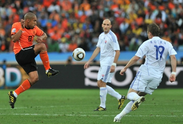 04cf6b338b23d7316cebe3d6308927cb-getty-fbl-wc2010-match53-ned-svk.jpg