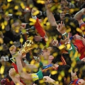 e6cb42801dc196f729bbf63cc7e401b1-getty-fbl-wc2010-match64-ned-esp-trophy.jpg