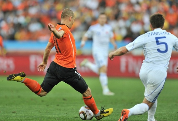 fc4297276323436484d392cb87d9bc74-getty-fbl-wc2010-match53-ned-svk.jpg