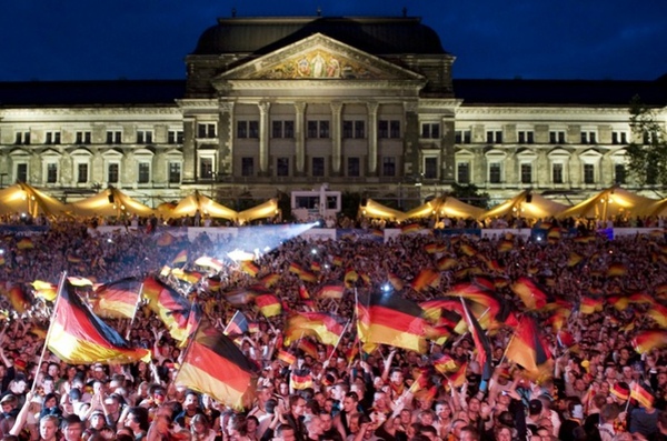 eb71eb732406475cd55d23e565d15614-getty-fbl-wc2010-ger-gha-supporters-theme-dresden.jpg