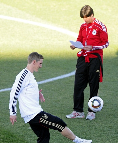 d416073c0649f70143f5983cf85a0e2a-getty-fbl-wc2010-ger-training.jpg