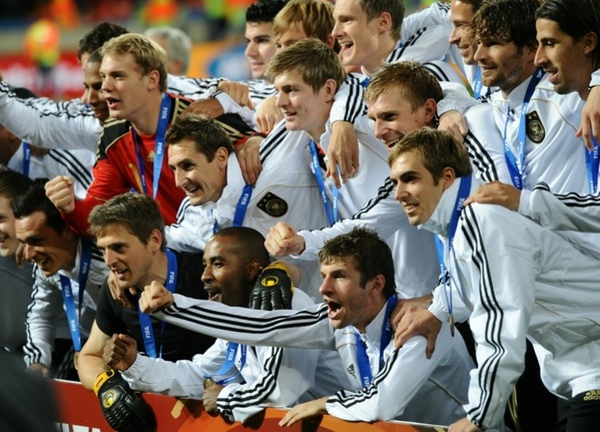 7d57bc41e0ba562265695efd061830ab-getty-topshots-fbl-wc2010-match63-uru-ger.jpg