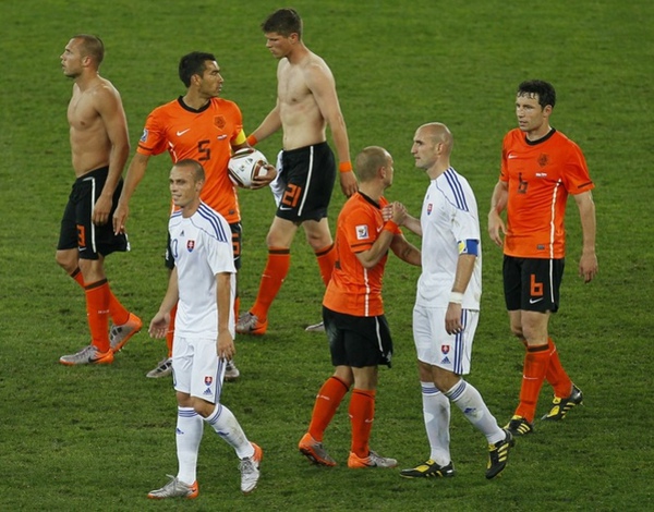 9a3677e8b1816d294c33f990b26d6bf7-getty-fbl-wc2010-match53-ned-svk.jpg