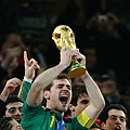 09c7e3c613dc2cf6893482bd39b54d7a-getty-fbl-wc2010-match64-ned-esp-trophy.jpg