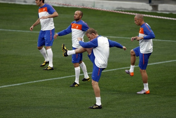 9f498b7be3f18fbca7efa1ca231aeb96-getty-fbl-wc2010-ned-training.jpg