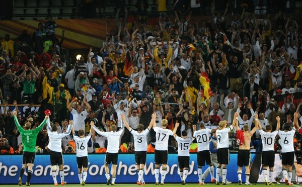 44875aeea2896219eff4f9a7293eac6a-getty-fbl-wc2010-match51-ger-eng.jpg