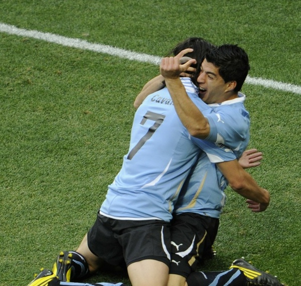 71c8243bb670331cf3f1d6aeffac4b66-getty-fbl-wc2010-match49-uru-kor.jpg