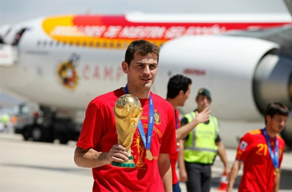 9374913fea4de4b5b76840b70d9471a2-getty-102567227dd018_spanish_foot.jpg