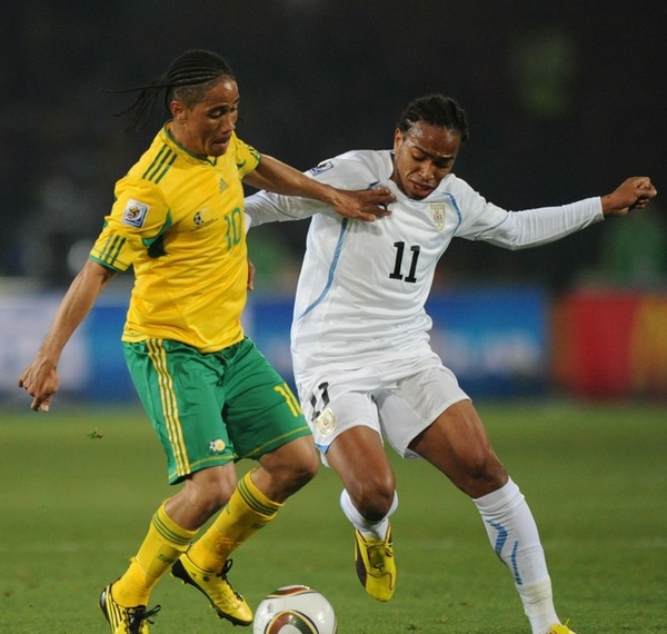 09f2f23362359987e408b1351a421f99-getty-fbl-wc2010-match17-rsa-uru.jpg