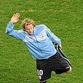 c703c6e57eee1916aa864fed872c4148-getty-fbl-wc2010-match61-uru-ned.jpg