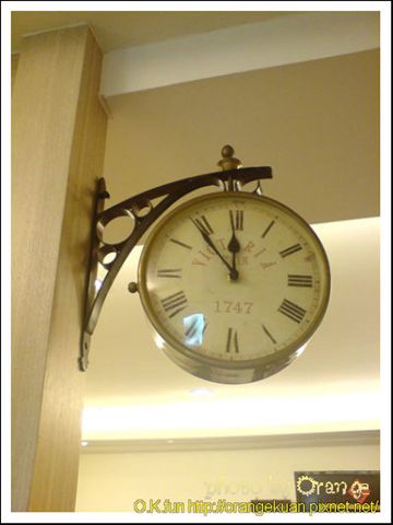 台南安平夜市買的復古時鐘, 雙面