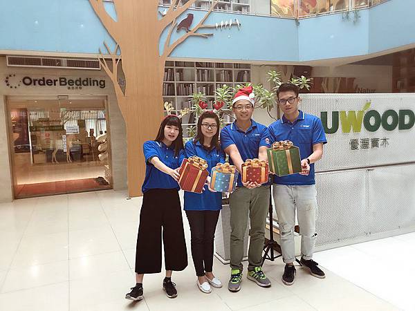 (左起)Order美少女、俏媽咪、大仁哥、美型暖男 邀您一起耶誕送愛心 (左起)Order美少女、俏媽咪、大仁哥、美型暖男 邀您一起耶誕送愛心