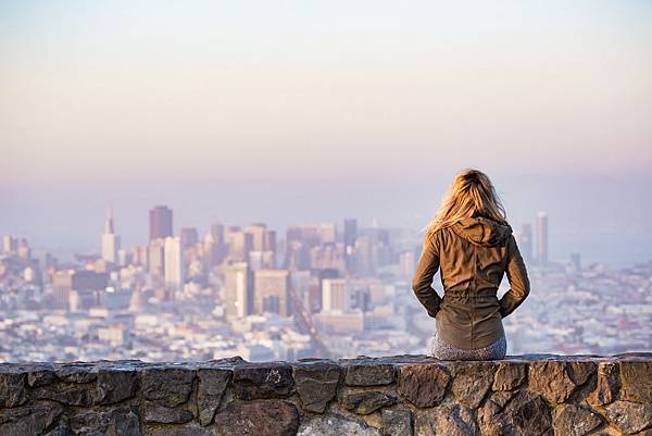 young-girl-enjoying-moment-and-looking-over-the-city-of-san-francisco_free_stock_photos_picjumbo_HNCK3432