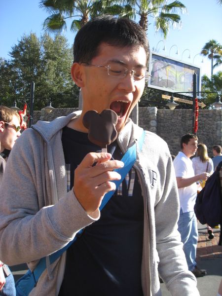 Eddie Always Eating！