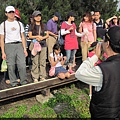 99.04.10喜鴻旅行設育材國小媽媽團採蚵車 (25).JPG