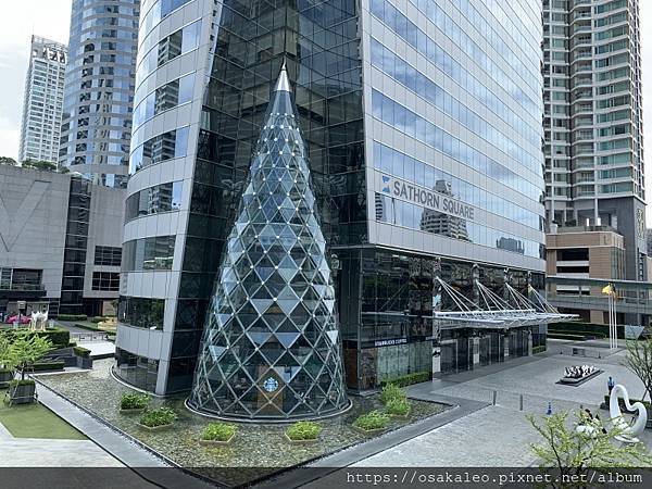 [閒聊] 曼谷 耶誕樹星巴克