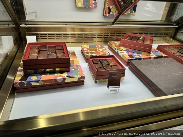 【食記】PIERRE HERMÉ 馬卡龍 快閃店 (信義三越