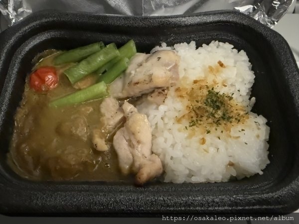 [閒聊] 樂桃機上餐：東京ばな奈カレー
