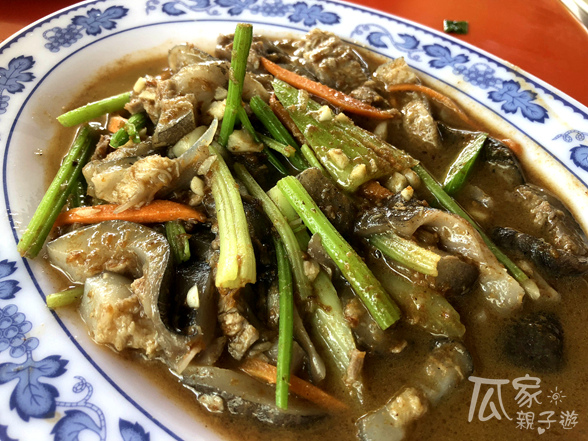 《瓜家親子遊》台東篇。【米苔目嫂海產店】海香菇、石斑肚、椒鹽魚卵、芹香鯊魚皮、炒米苔目,特色海產超下飯。 @ :: 痞客邦 ::