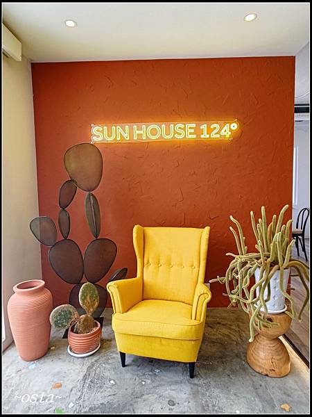 Sun House 124°