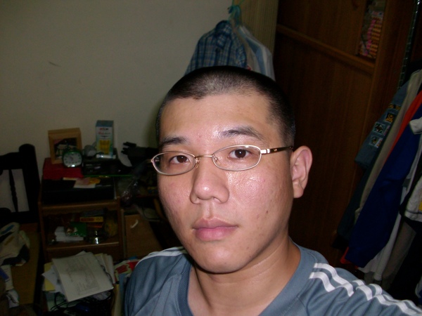 昌小澤的光頭照 昌小澤的光頭照