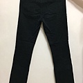 no7 uniqlo 黑褲 25腰 （背面）