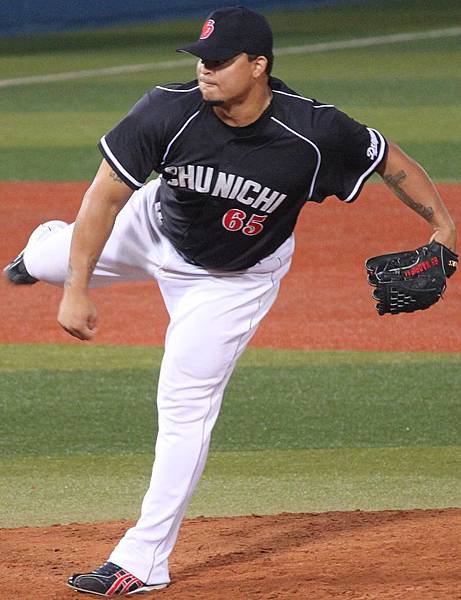 20130803_Warner_Antonio_Madrigal,_pitcher_of_the_Chunichi_Dragons,_at_Yokohama_Stadium