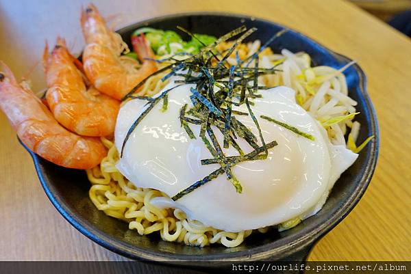 台中深夜食堂 Q滑口感蝦子撈麵 Q彈大份量的豬肉蛋餅 撈ㄒㄧㄚ麵創意蛋餅 美食 玩樂 Papago 痞客邦