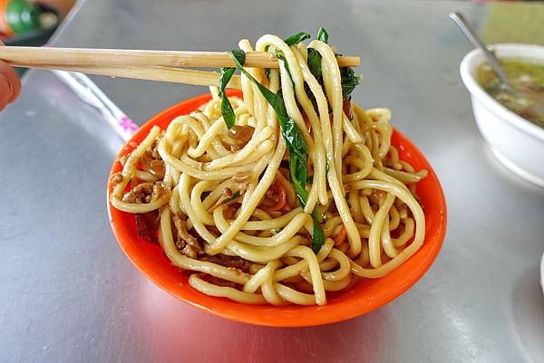 水湳市場.份量多有飽足感的台中炒麵@梁嫂炒麵