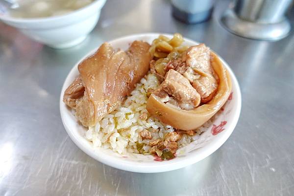 三民市場.排隊是日常的在家爌肉飯@老朱爌肉飯
