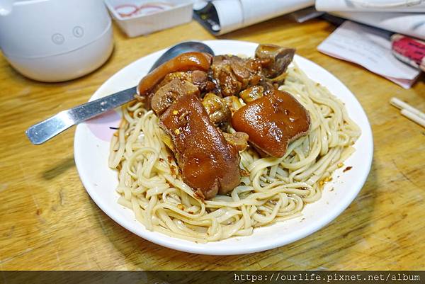 價平味美份量多的古早味滷豬腳@夏媽食堂