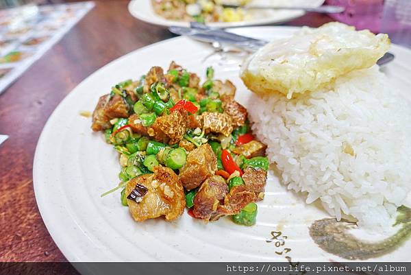 台中車站.Q脆可口的打拋脆皮豬肉飯@喬伊小姐泰國小吃店