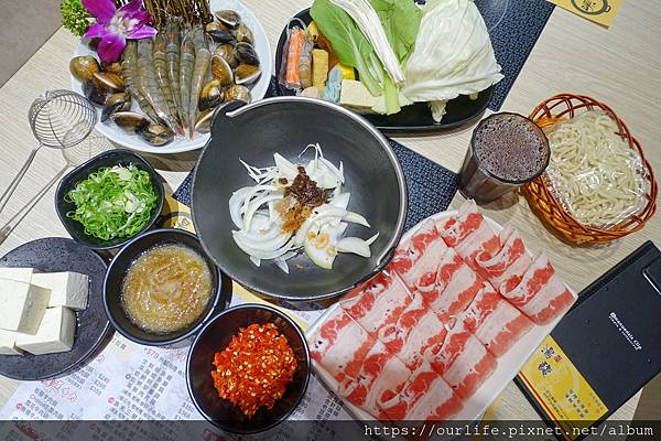 台中.扁魚湯濃海鮮超鮮的鮮蝦蛤蜊鍋@湯馥石頭火鍋東山店