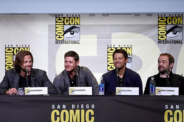 Jensen-Ackles-Jared-Padalecki-Comic-Con-2016 (4).jpg