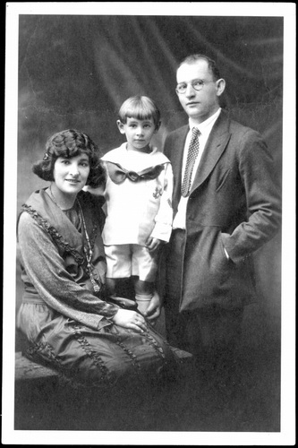 Bernstein_with parents_Samuel and Jennie_1921