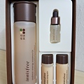 Innisfree 發酵豆能量煥顏精華