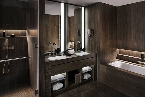 Armani Classic - Bathroom.JPG