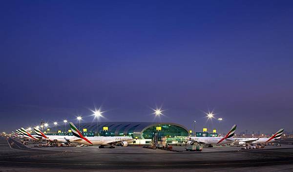 EMIRATE AIRLINE(DXB AIRPORT2