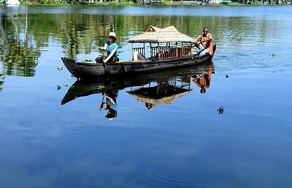 Kerala Tourism(Alleppey backwater.jpg