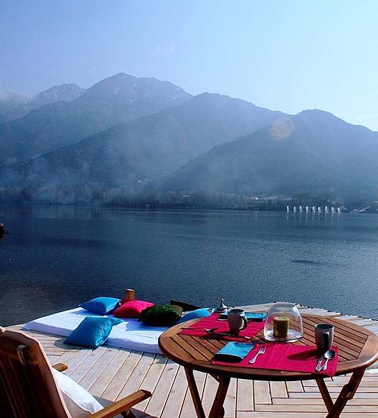 Kashmir(Dal Lake Sukoon Houseboat)2.jpg