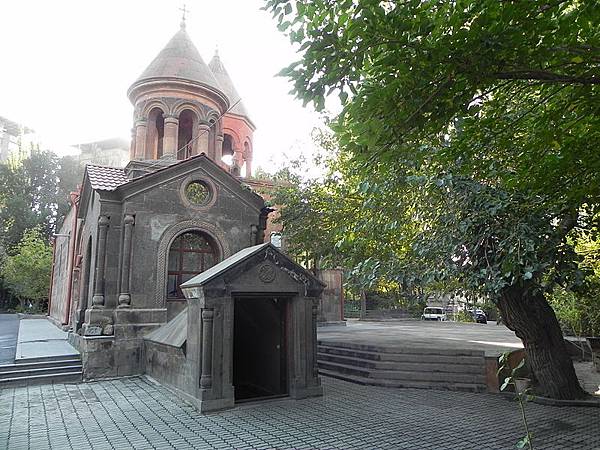 St__Ananias'_Chapel_at_Zoravor_Church(EVN).jpg