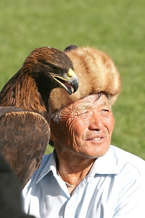 man-with-eagle(Kyrgyzstan.jpg