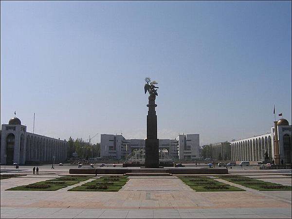 Ala too square(Bishkek.jpg