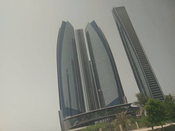 ETIHAD TOWER(遠眺 (3).jpg