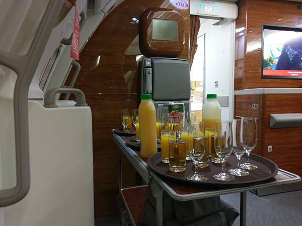 EK (BUSINESS) (2).jpg EK (BUSINESS) (2).jpg