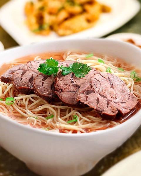 Duck King(Noodles with Sliced Beef Shank in Five Spice Powder Soup..jpg