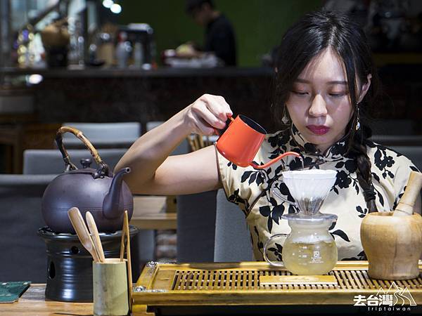 「福來許 茶樓」 日本客迷上的穿旗袍泡茶體驗.jpg